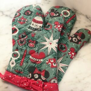 DISNEY Festive Holiday Oven Mitts